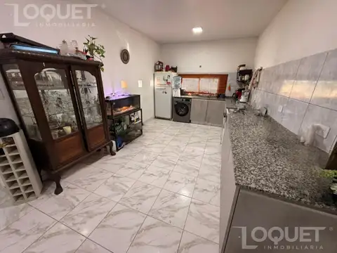 Casa 4 ambientes con 2 baños