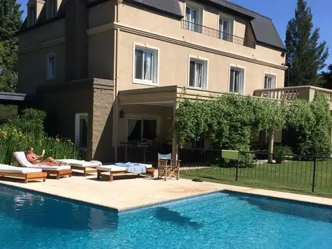 Venta - Excelente casa sobre lote de 2200 m2 en La Emilia - VCO Propiedades