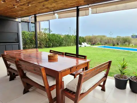 Casa en Alquiler Temporal con 2 cocheras