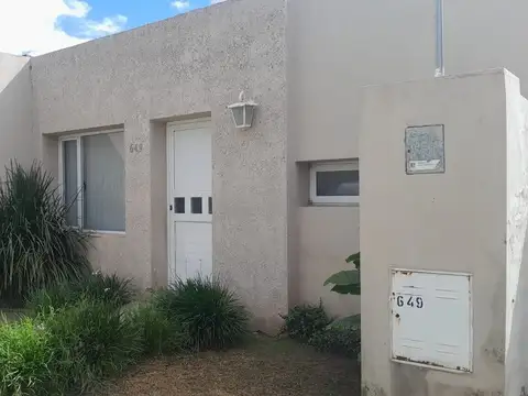 CASA EN VENTA CON PILETA VILLA MARÍA-APTA CREDITO 