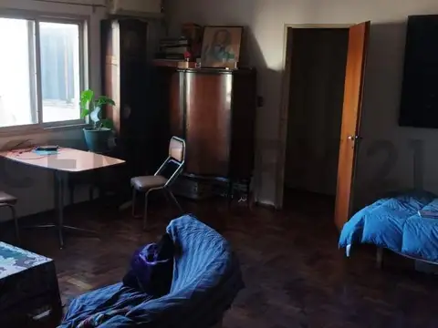 Lavalle 100, Piso 1