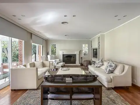 Espectacular casa en alquiler en Club de Campo Armenia.