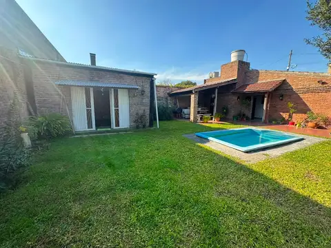 VENTA CASA EN HURLINGHAM CON PILETA