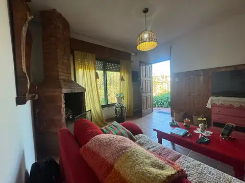 VENTA CASA EN HURLINGHAM CON PILETA