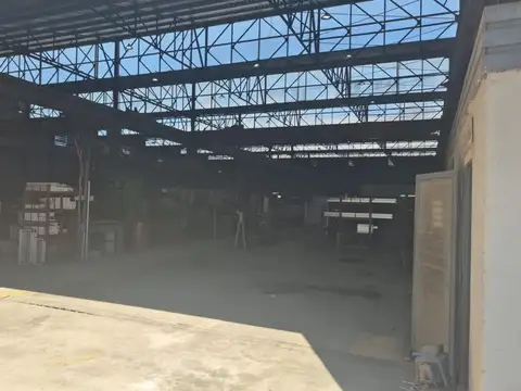 Galpon/Fabrica 2.700m2 en av japon y av voz del interior