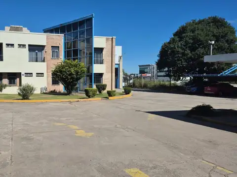 Galpon/Fabrica 2.700m2 en av japon y av voz del interior