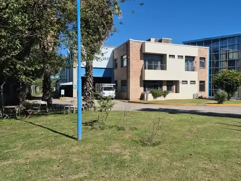 Galpon/Fabrica 2.700m2 en av japon y av voz del interior
