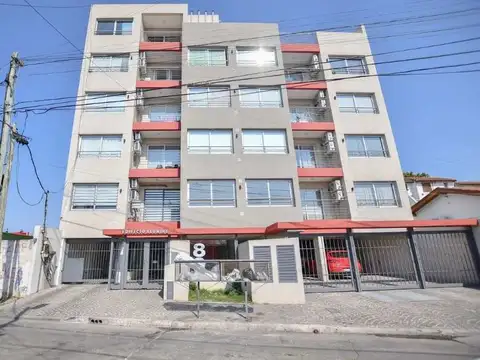 Departamento de 2 ambientes en Bernal Centro.