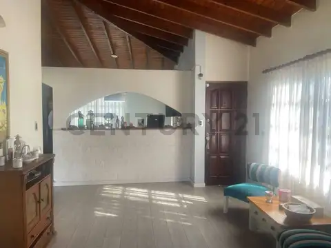 Casa en Venta con 3 cocheras