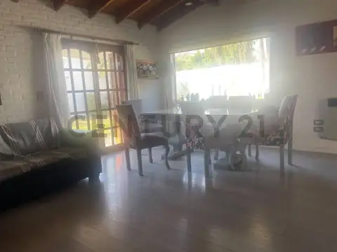 Casa 4 ambientes con 2 baños