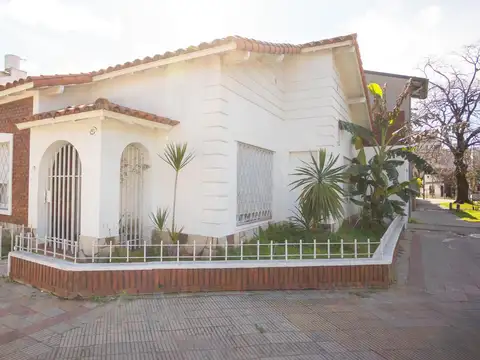 Venta Chalet 3 Ambientes con Garaje en Haedo Norte.