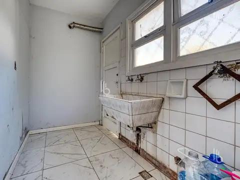 Casa 5 ambientes con 1 baño