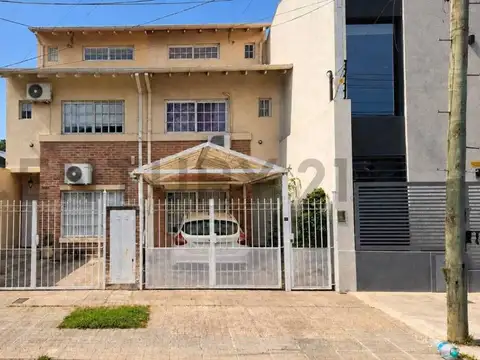 Venta Tríplex 4 Ambientes con Cochera Patio Parrilla Terraza en Carapachay