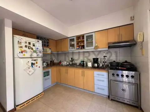 Venta Tríplex 4 Ambientes con Cochera Patio Parrilla Terraza en Carapachay