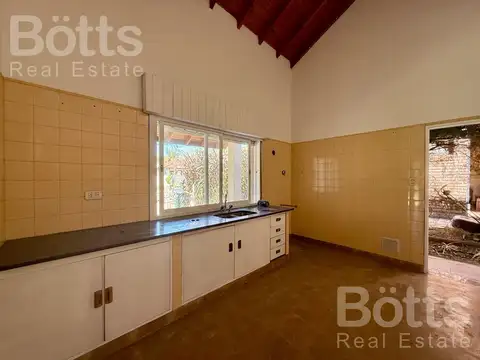 Casa 4 ambientes con 2 baños