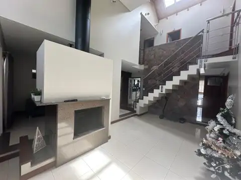 VENTA CASA 5 AMB PISCINA JARDIN QUINCHO DON BOSCO