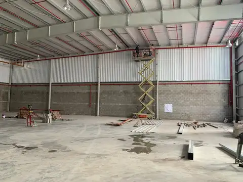 ESPECTACULAR GALPON EN BARRACAS 2620 M2