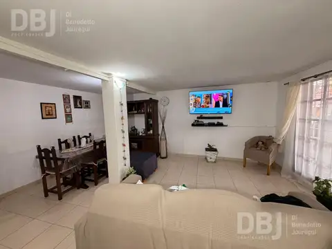 Depto Tipo Casa 5 ambientes con 2 baños