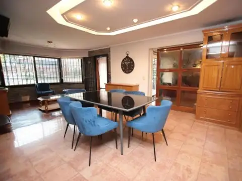 Casa en Venta con 6 cocheras