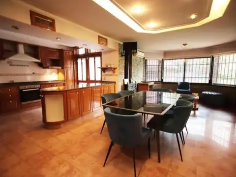 VENTA CASA 6 AMB RAMOS MEJÍA PILETA JARDIN Y 3 COCHERAS