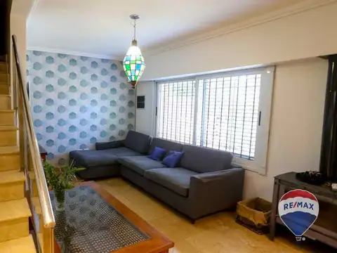 Casa 6 ambientes con 2 baños