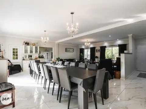 Casa 4 ambientes con 3 baños