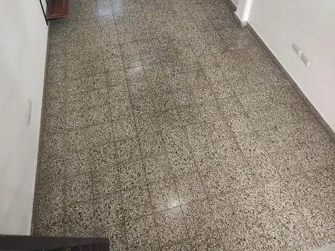 MUY LINDO MONOAMBIENTE CON LAVADERO CERCA DE LA ESTACION