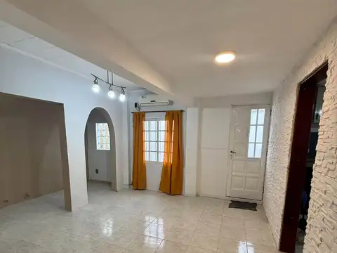 Depto Tipo Casa en Alquiler en Villa Dominico, $ 500.000