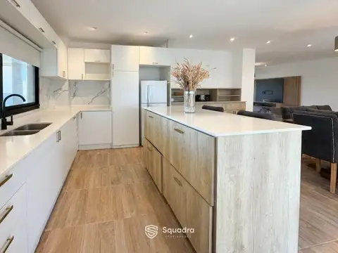Casa en Venta con 4 cocheras