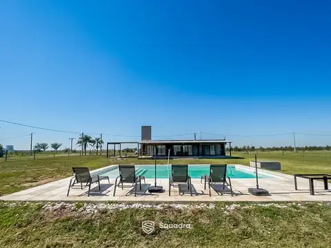 VENTA /  PERMUTA - Casa de 3 dormitorios, jardín y piscina. Coronel Dominguez, Santa fe.