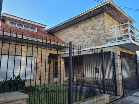 Monteagudo Bernardo e/ Avenida Bartolomé Mitre y Mariano Moreno