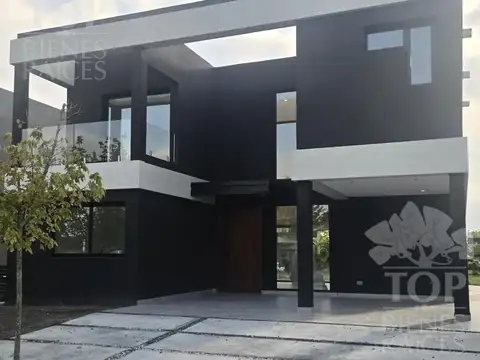 Araucarias - Puertos del Lago