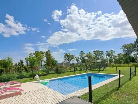 Casa en Venta con 3 cocheras