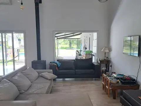 Casa 4 ambientes con 4 baños