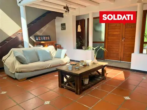 Casa en Alquiler con 1 cochera