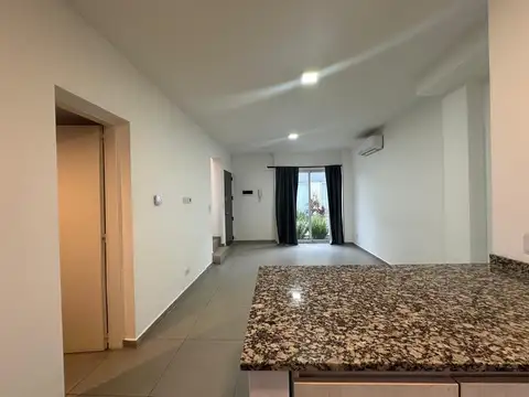 Casa en Alquiler con 1 cochera