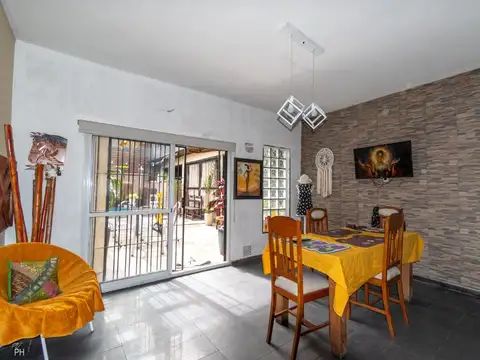 Casa 6 ambientes con 1 baño