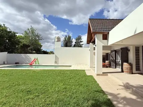 Casa en Venta en Manuel B Gonnet, USD 235.000