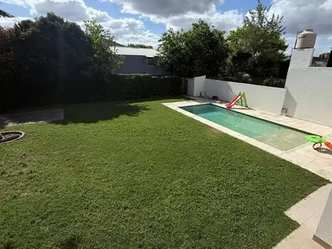 Casa 6 ambientes con 2 baños