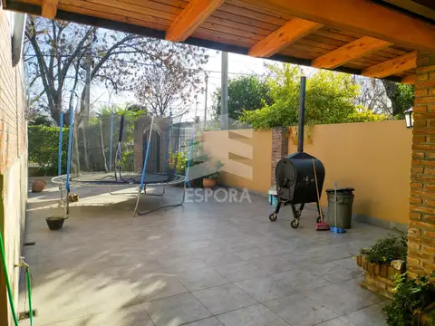 Casa 3 ambientes con 2 baños