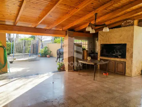 Casa 3 ambientes con 2 baños