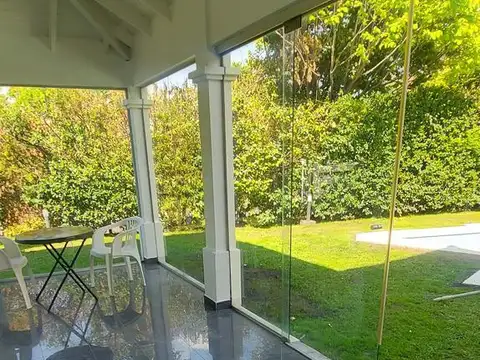 Casa en Alquiler con 4 cocheras