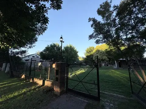 CASA VENTA O PERMUTA SOBRE LOTE 864 M2 IBARLUCEA