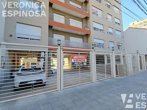 Cochera independiente en centro comercial Moron - Renta asegurada