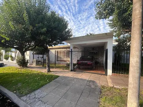 CASA, cuatro ambientes, EN VENTA - Castelar sur