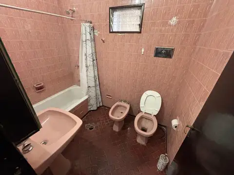 Casa en alquiler a metros de Av. Varela