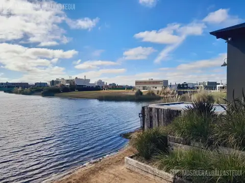 Terreno en El Naudir  . Frente a lote al rio. Escucha ofertas.