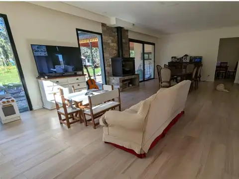 Casa en Venta con 4 cocheras