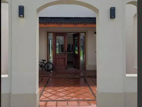 Casa 5 ambientes con 4 baños