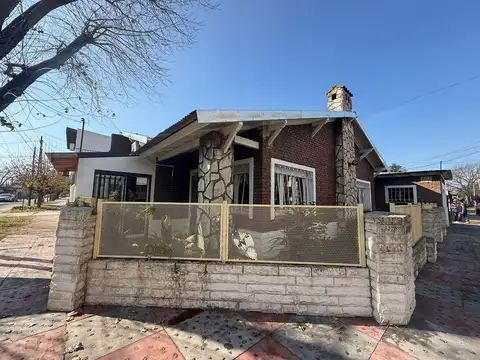 CASA 3 AMBIENTES VENTA JARDIN Y PATIO V BALLESTER